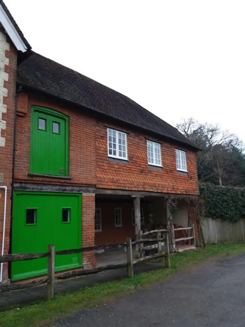 Farnham unusual family home, B1761 (photo 62)