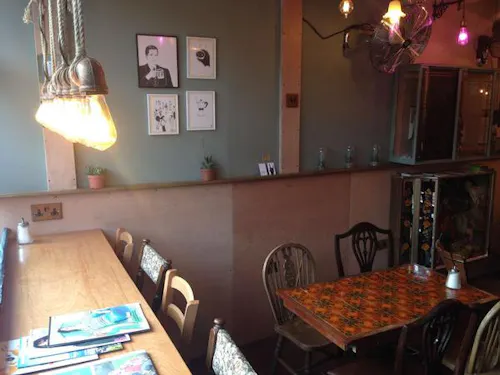 Hoxton cafe, R812