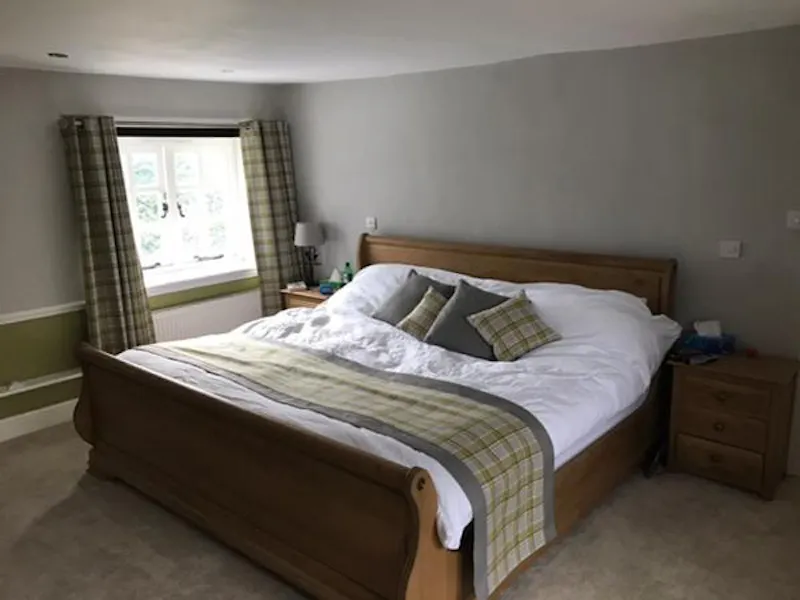 Bedroom at Faringdon farmhouse, B1762 (photo 27)