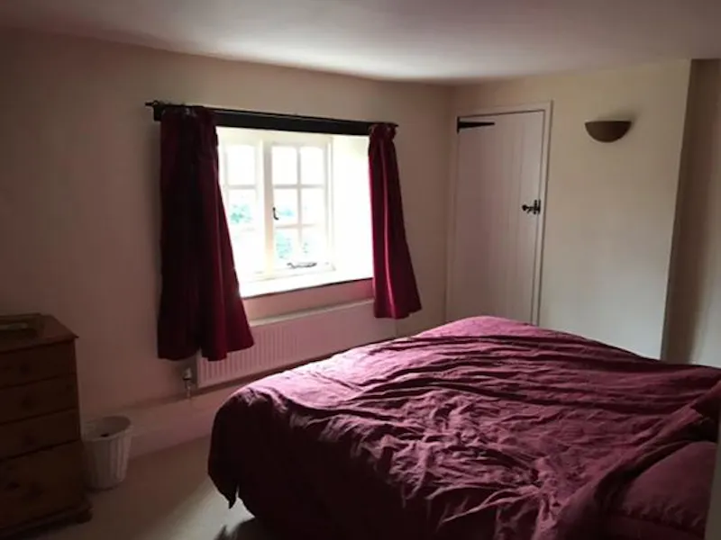 Bedroom at Faringdon farmhouse, B1762 (photo 29)