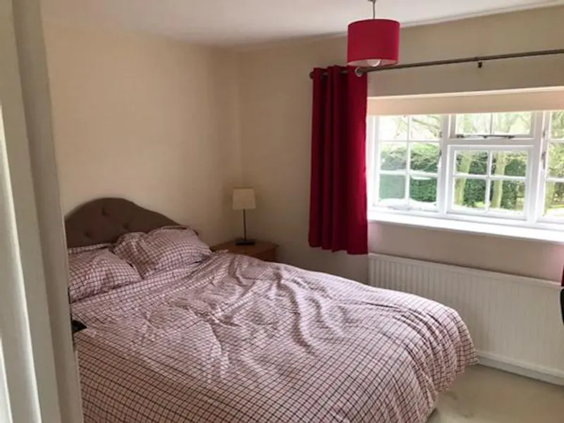 Bedroom at Faringdon farmhouse, B1762 (photo 37)