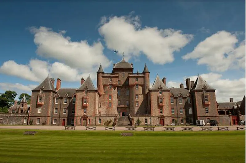 Picturesque castle on Scottish Borders, G296 (photo 1)