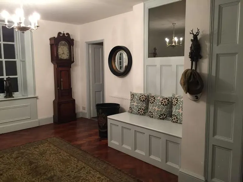 Entrance hall at Guilford house & cottage, A1431 (photo 4)