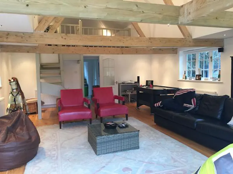 Beams at Guilford house & cottage, A1431 (photo 20)