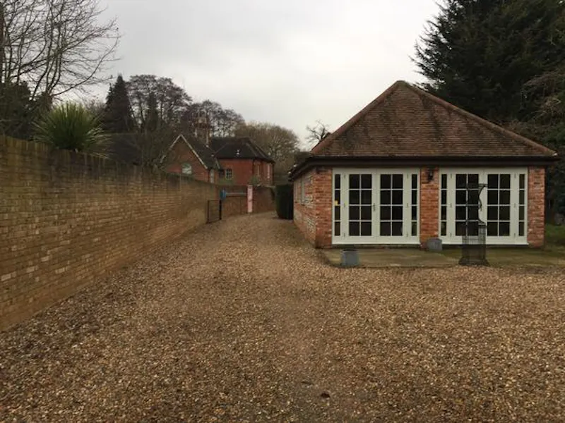 Guilford house & cottage, A1431 (photo 25)