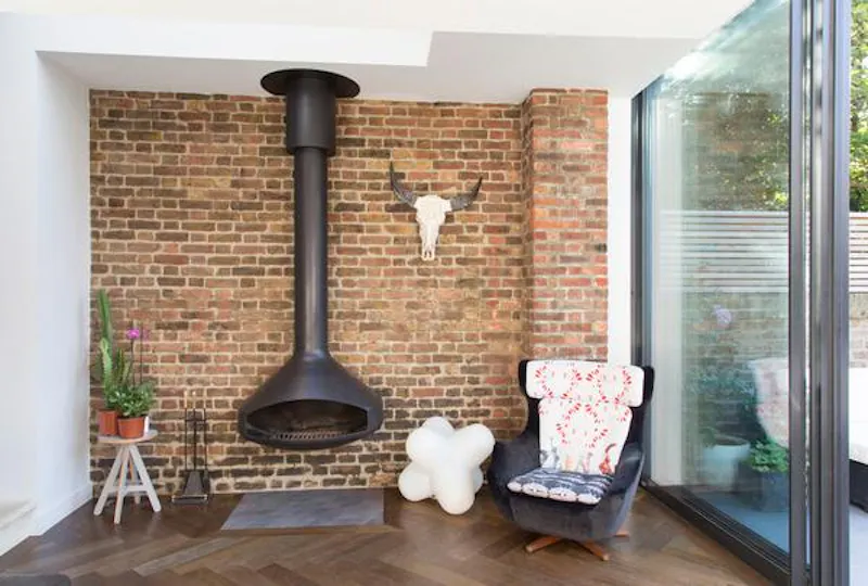 Exposed brick at Trendy Finsbury Park house, B1763 (photo 9)