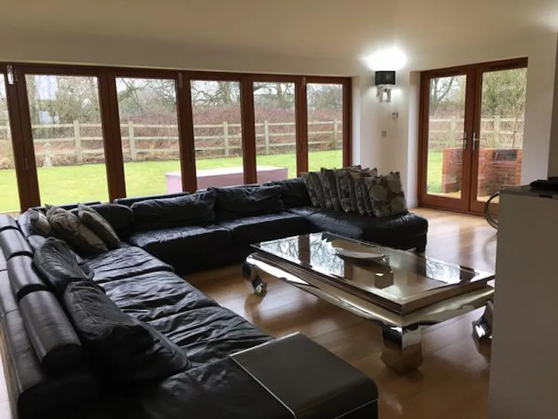 Living Room at Film location L666 in Hertfordshire (photo 3)