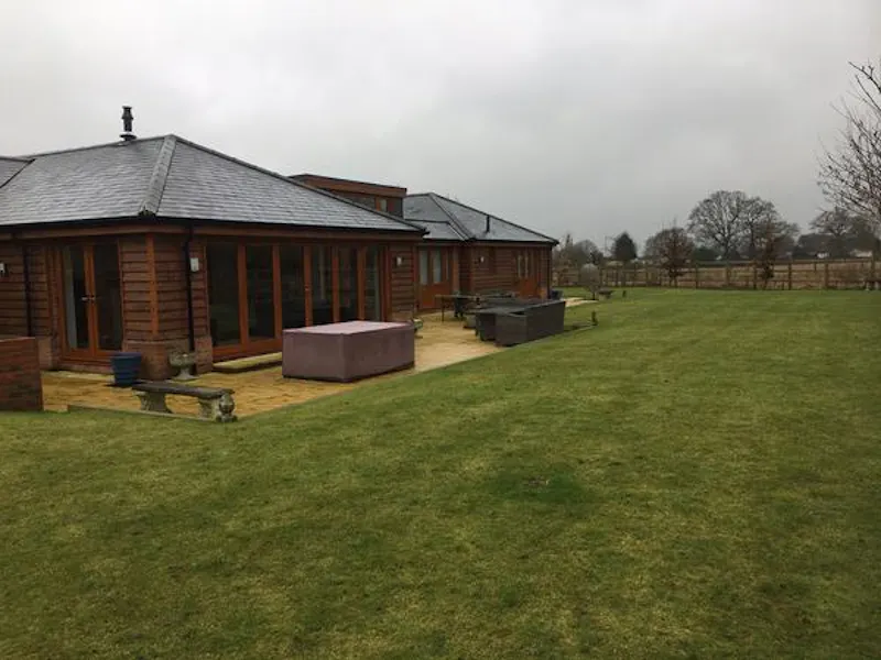 Garden at Film location L666 in Hertfordshire (photo 12)