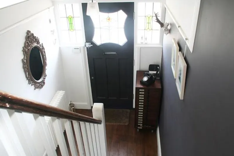 Entrance hall at Film location D2299 in Hertfordshire (photo 2)