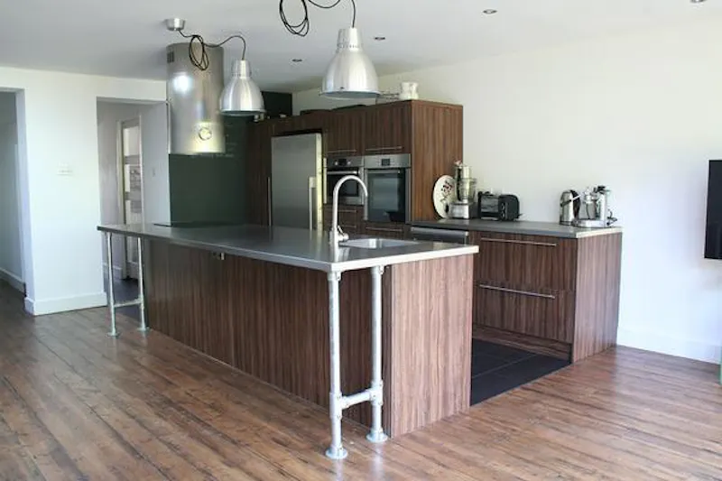 Kitchen at Film location D2299 in Hertfordshire (photo 17)