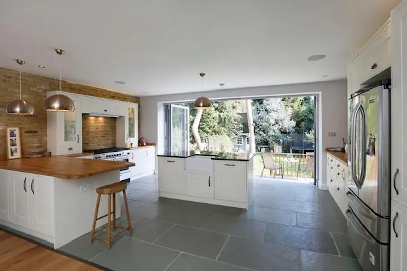 Kitchen at Film location D2300 in London (photo 3)