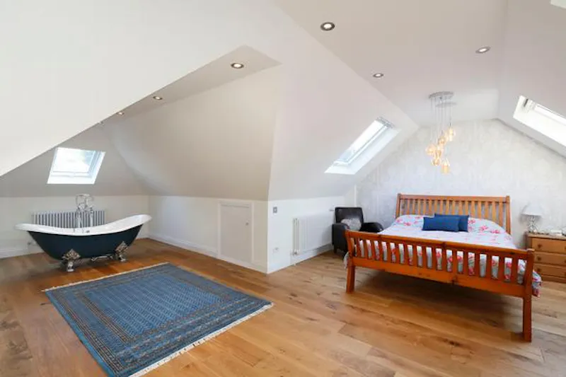 Bedroom at Film location D2300 in London (photo 6)