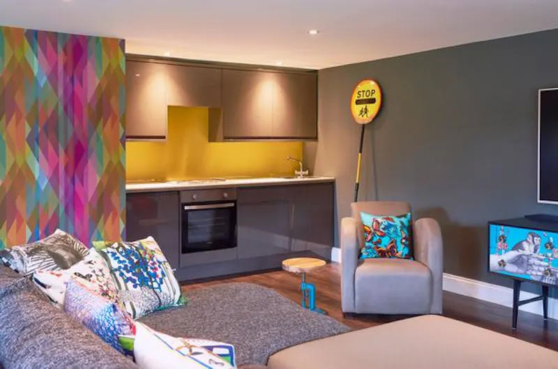 Funky, fun home in Crowthorne, B1764 (photo 13)