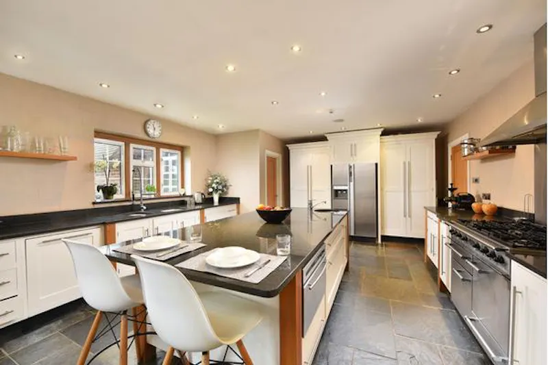 Kitchen at Film location D2302 in Surrey (photo 6)