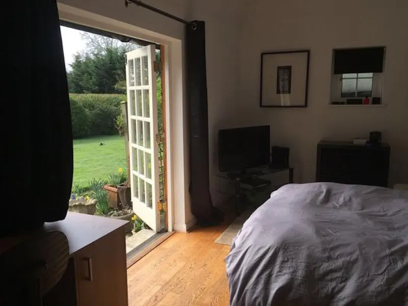 Film location D2302 in Surrey (photo 18)