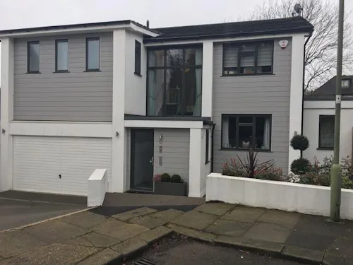 Modern bright Mill Hill, D2303