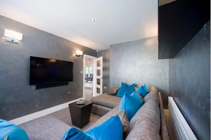 Living Room at Modern bright Mill Hill, D2303 (photo 10)