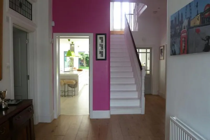 Entrance hall at Streatham stylish house, B1765 (photo 2)