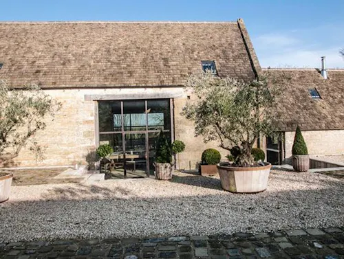 Rustic Gloucestershire barn, L667