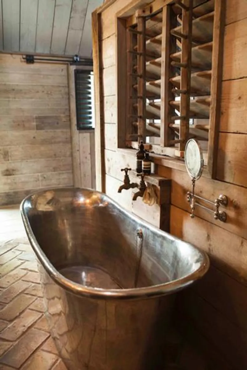 Bathroom at Rustic Gloucestershire barn, L667 (photo 21)