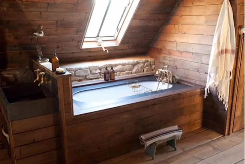 Bathroom at Rustic Gloucestershire barn, L667 (photo 25)