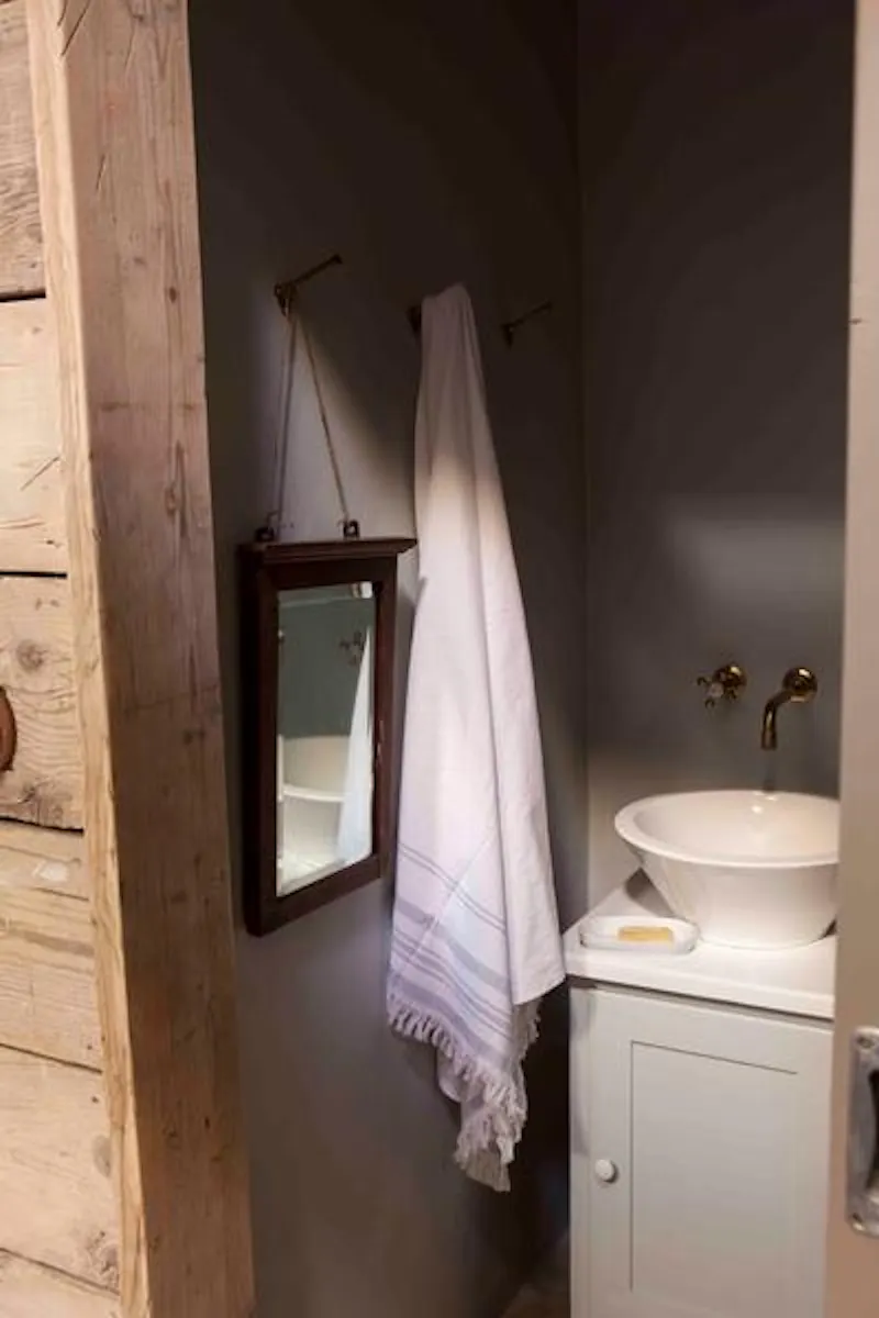 Bathroom at Rustic Gloucestershire barn, L667 (photo 31)