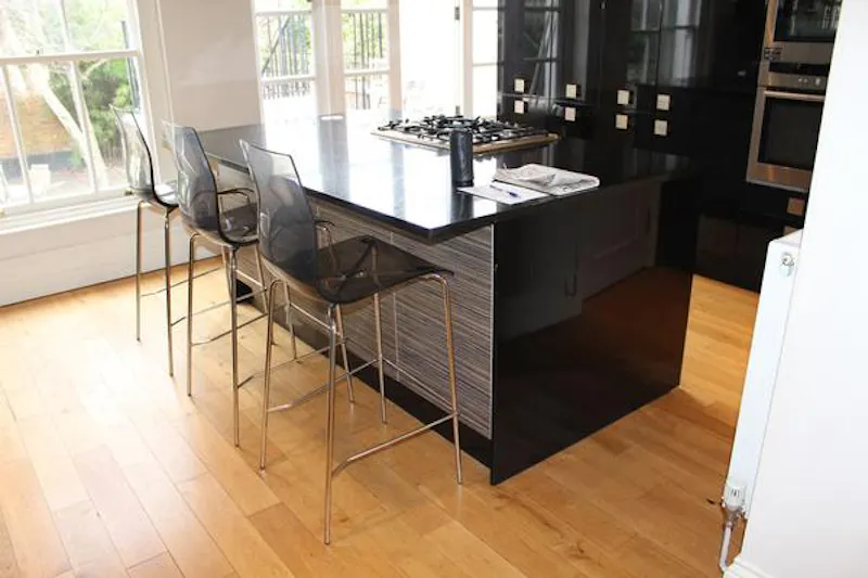 Kitchen at Classic Chelsea townhouse , A1433 (photo 9)
