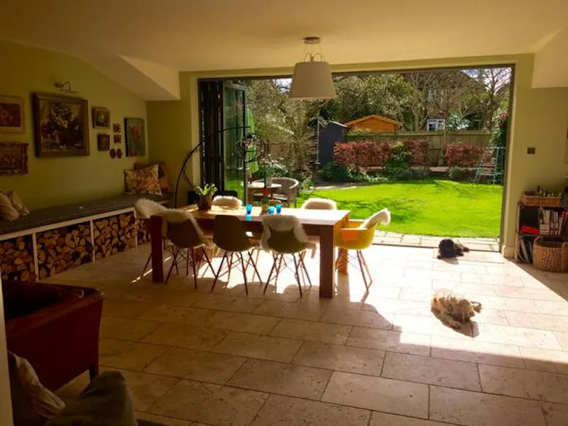 Kitchen at Film location D2304 in London (photo 6)
