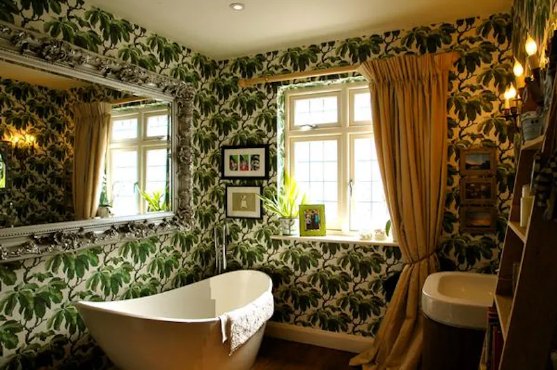 Bathroom at Film location D2304 in London (photo 20)