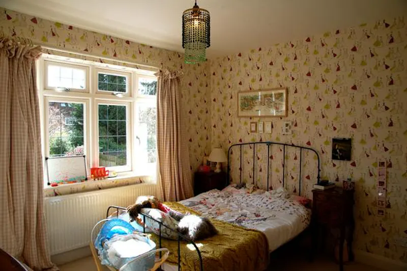 Bedroom at Film location D2304 in London (photo 29)