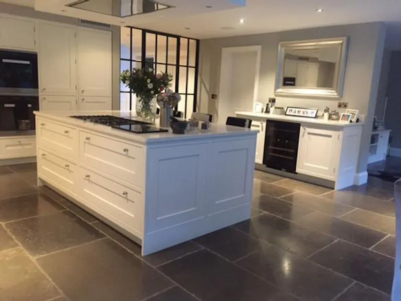 Kitchen at Film location D2306 in Hertfordshire (photo 8)