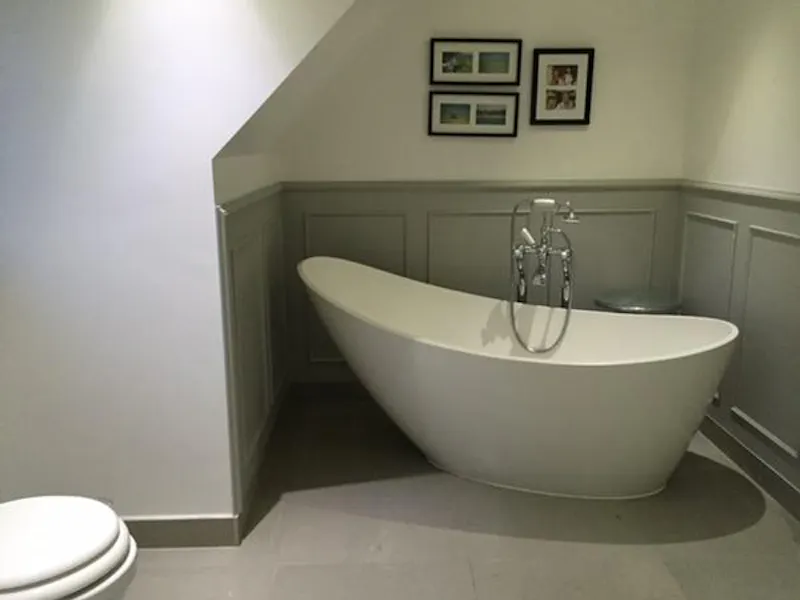 Bathroom at Film location D2306 in Hertfordshire (photo 15)