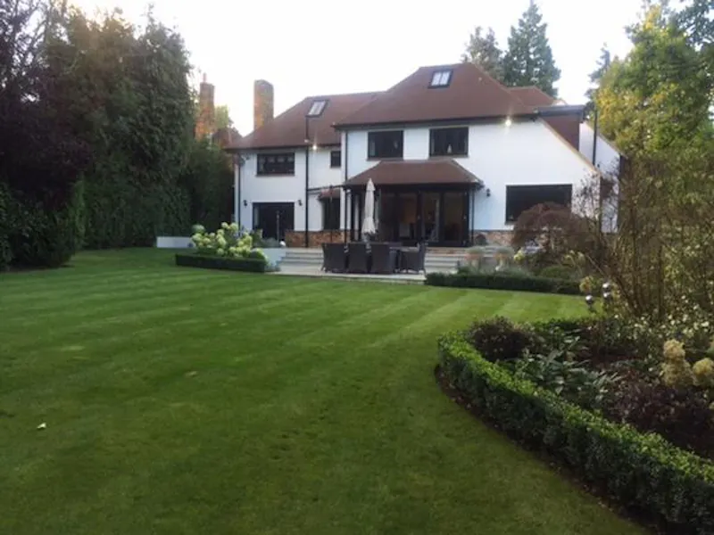 Garden at Film location D2306 in Hertfordshire (photo 18)