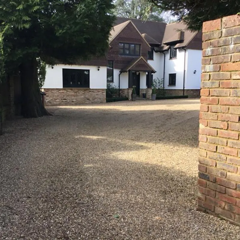 Driveway at Film location D2306 in Hertfordshire (photo 22)
