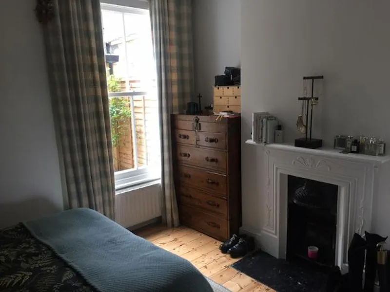 Fireplace at Garden flat in Balham, F1138 (photo 12)