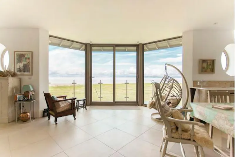 Pretty Portishead beach house, C877 (photo 5)