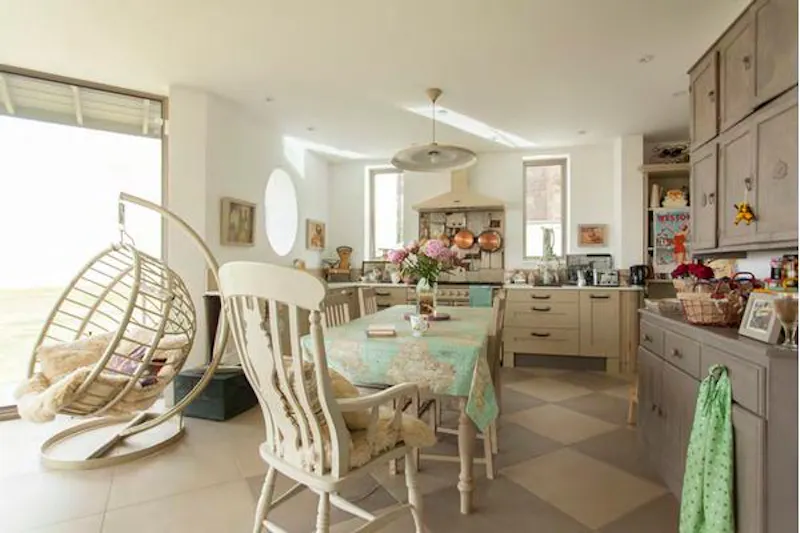 Pretty Portishead beach house, C877 (photo 9)