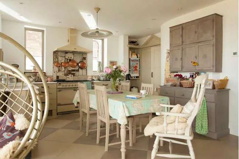 Kitchen at Pretty Portishead beach house, C877 (photo 10)