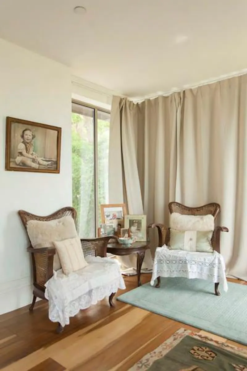 Pretty Portishead beach house, C877 (photo 17)