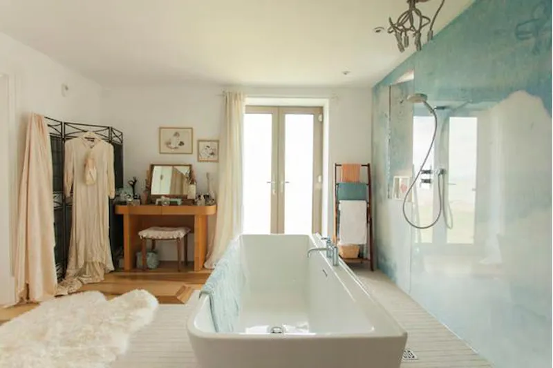 Pretty Portishead beach house, C877 (photo 19)