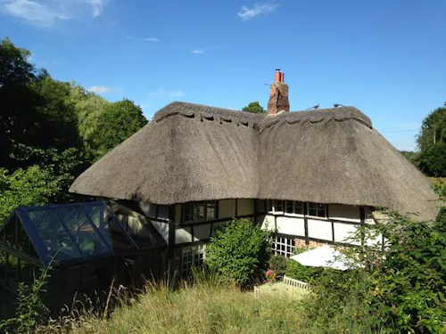 Quaint Sussex thatched cottage, M306