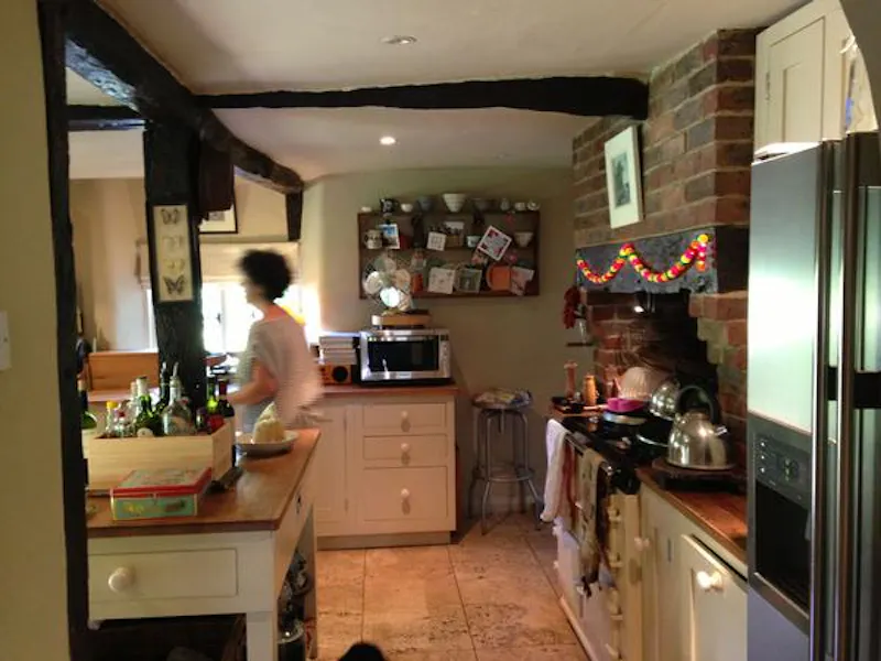 Kitchen at Quaint Sussex thatched cottage, M306 (photo 3)