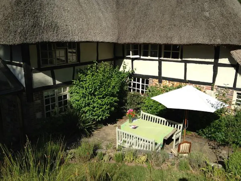 Quaint Sussex thatched cottage, M306 (photo 16)