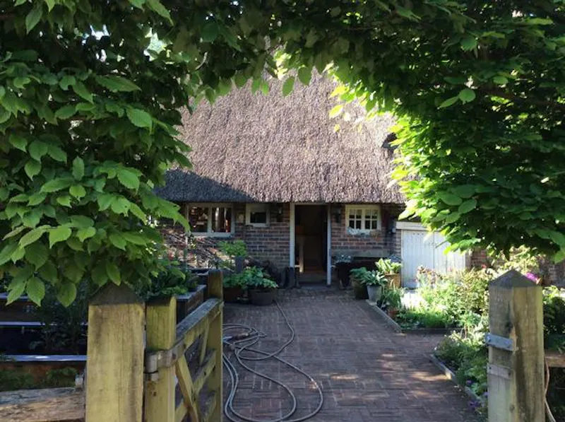 Quaint Sussex thatched cottage, M306 (photo 17)