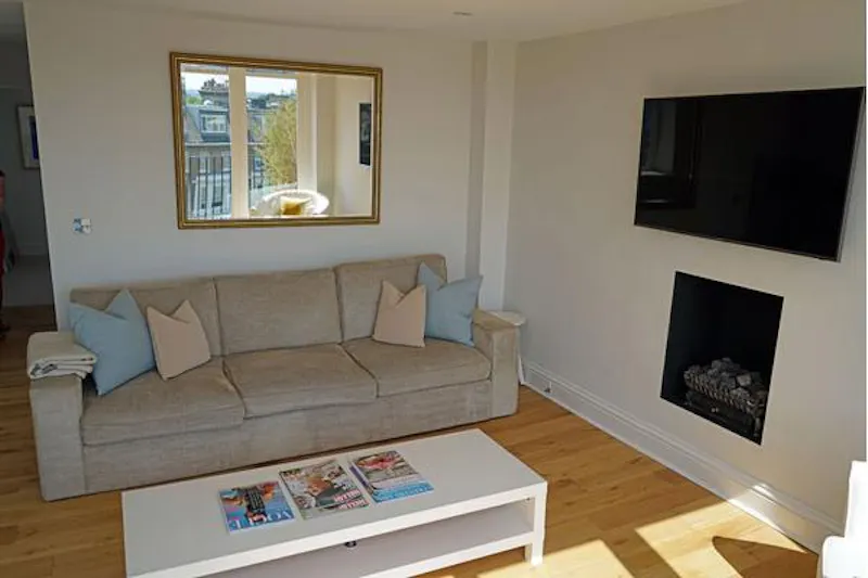 Fireplace at Open plan apartment in Chelsea., F1141 (photo 4)