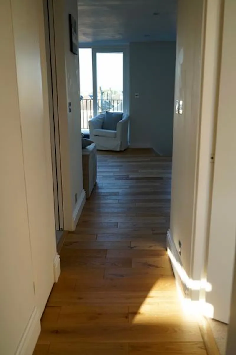 Corridor at Open plan apartment in Chelsea., F1141 (photo 11)