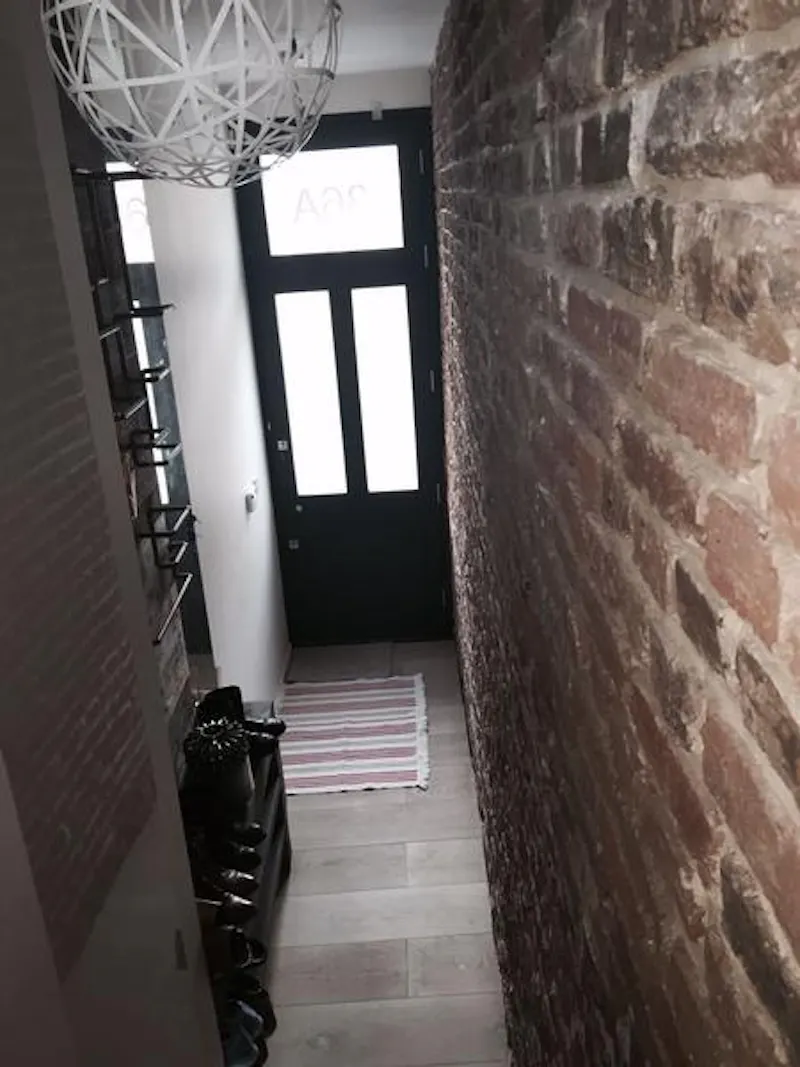 Entrance hall at Finsbury Park Victorian house, B1767 (photo 2)