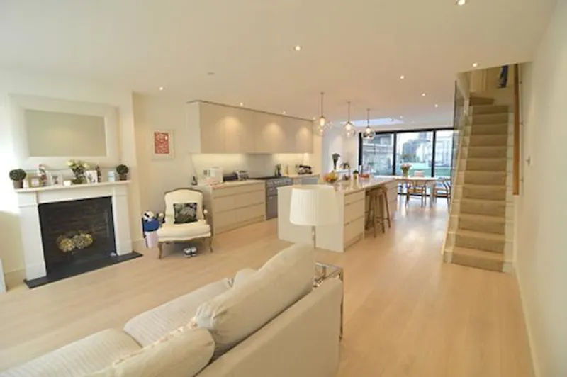 Bright Shepherd's Bush terrace, B1768 (photo 3)