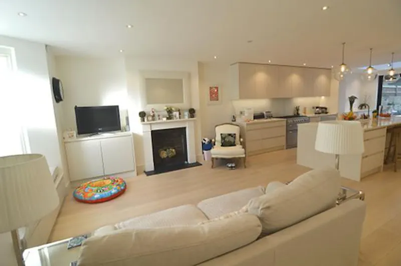 Living Room at Bright Shepherd's Bush terrace, B1768 (photo 4)