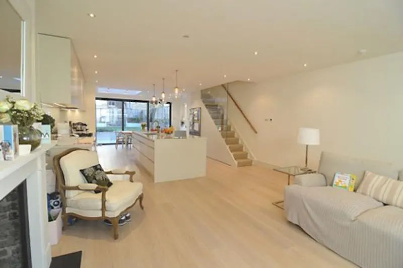 Bright Shepherd's Bush terrace, B1768 (photo 14)